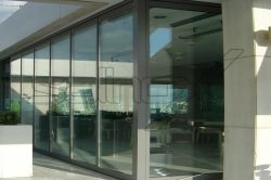 Γυάλινες Πτυσσόμενες Πόρτες F4 glavas aluminium pvc systems