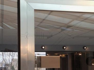 συστήματα αλουμινίου & pvc γκλαβάς - γυάλινη πόρτα τύπου κάσα-γωνία