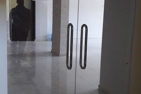 γυάλινη δίφυλλη πόρτα με τζάμια securite